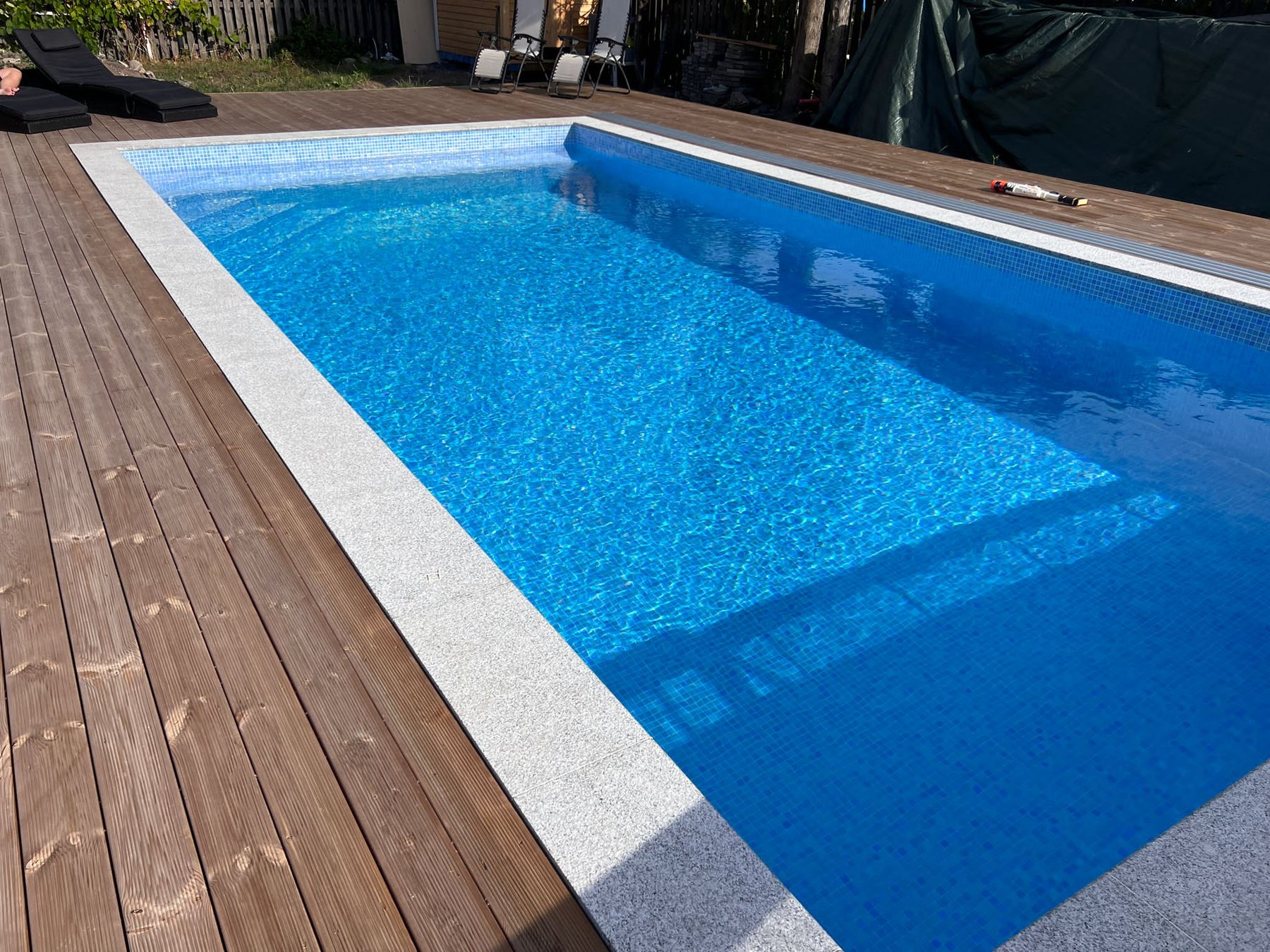 Pool klädd med mosaik